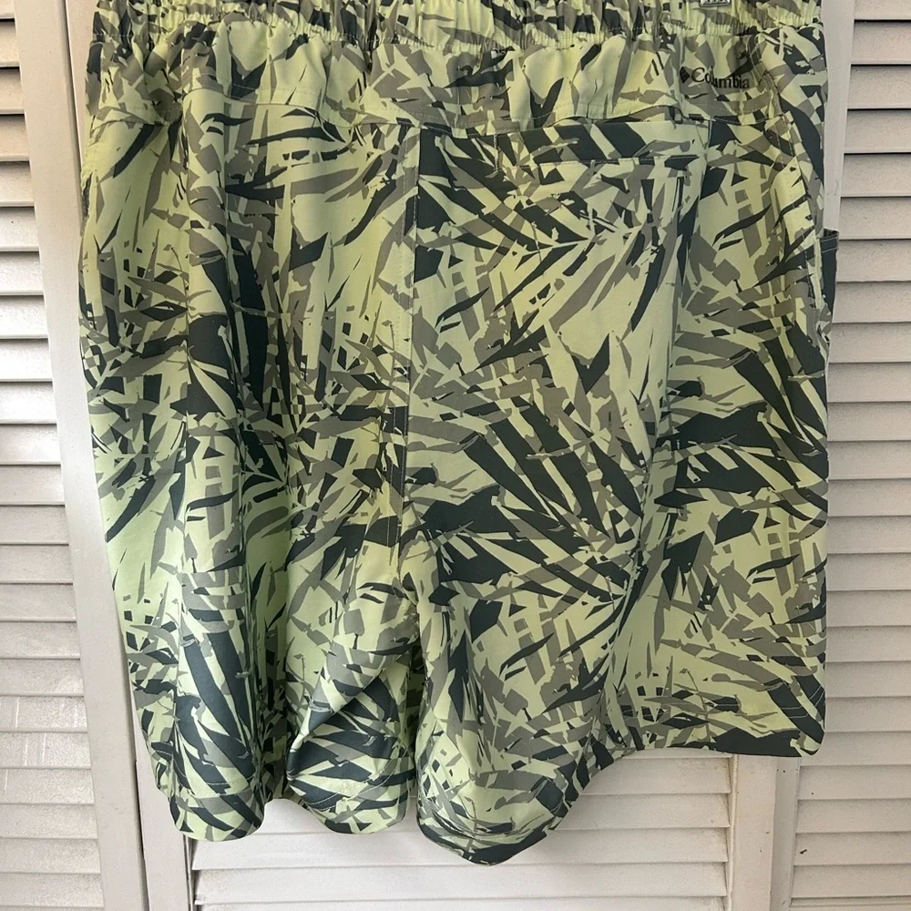 Columbia‎ Men's Green Palm-Print Swim Shorts - Drawstring Waist Size L